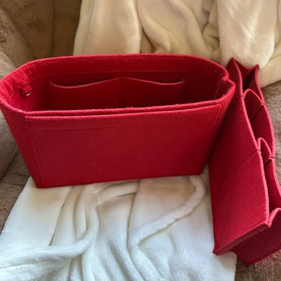 Neverfull MM Red Felt Organizer - Picture 4 of 5